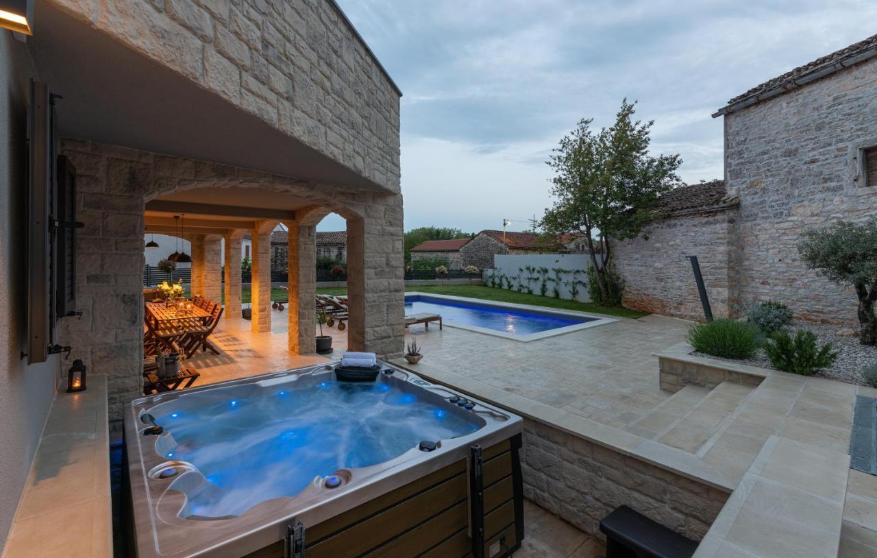 Villa Ajda With Heated Privat Pool, Jacuzzi, Sauna, 4 Bedroom, 4 Bathroom Svetvinčenat Buitenkant foto